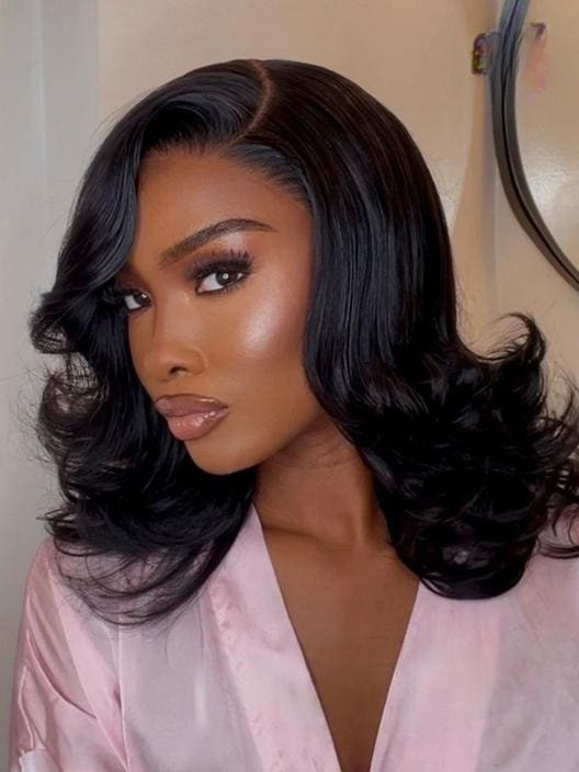 Perruque noire avec raie sur le côté — prête à porter