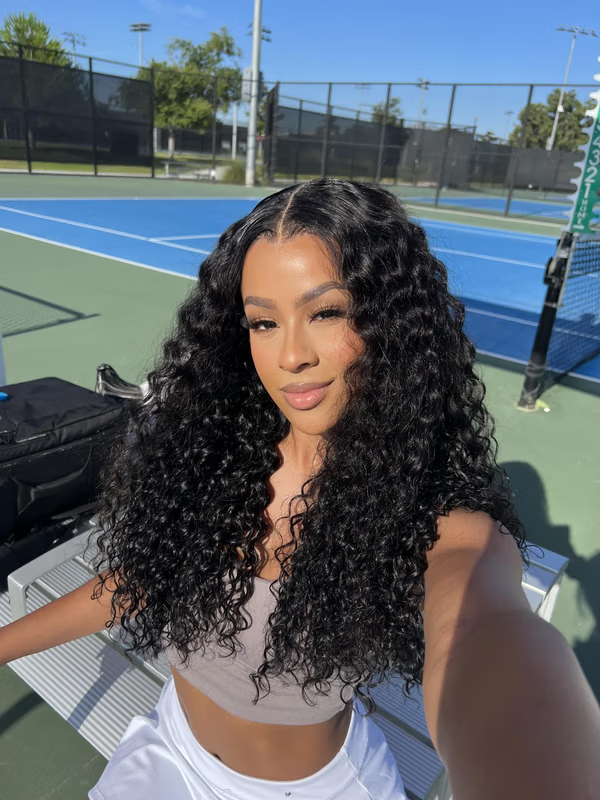 Perruque Ondulée Noire — prête à porter